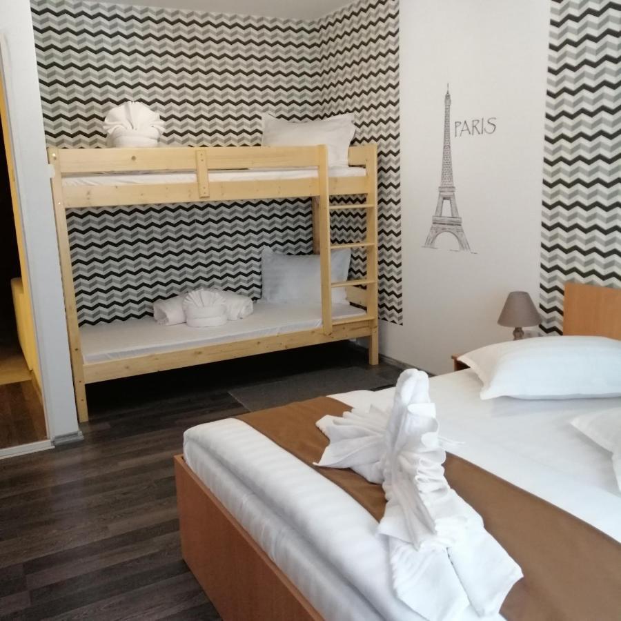 Karla Residence / Greta Residence レシツァ エクステリア 写真